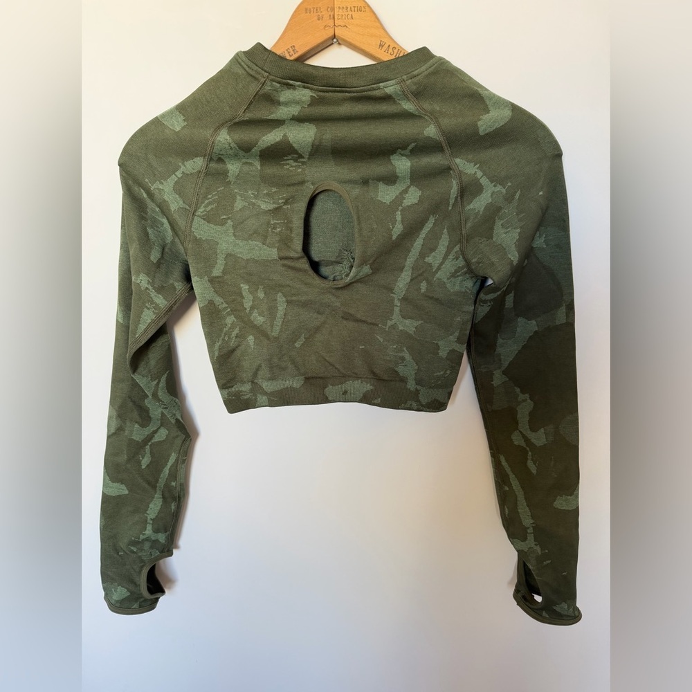 Gymshark Adapt Camo Seamless Long Sleeve - Picture 4 of 9